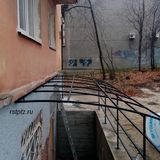 Козырёк над входом