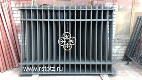 Забор металлический, элементы ковки