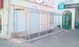 Козырёк над входом