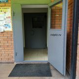 Утеплённые двери со стеклопакетом в подъезд