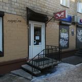 Козырьки над входом.